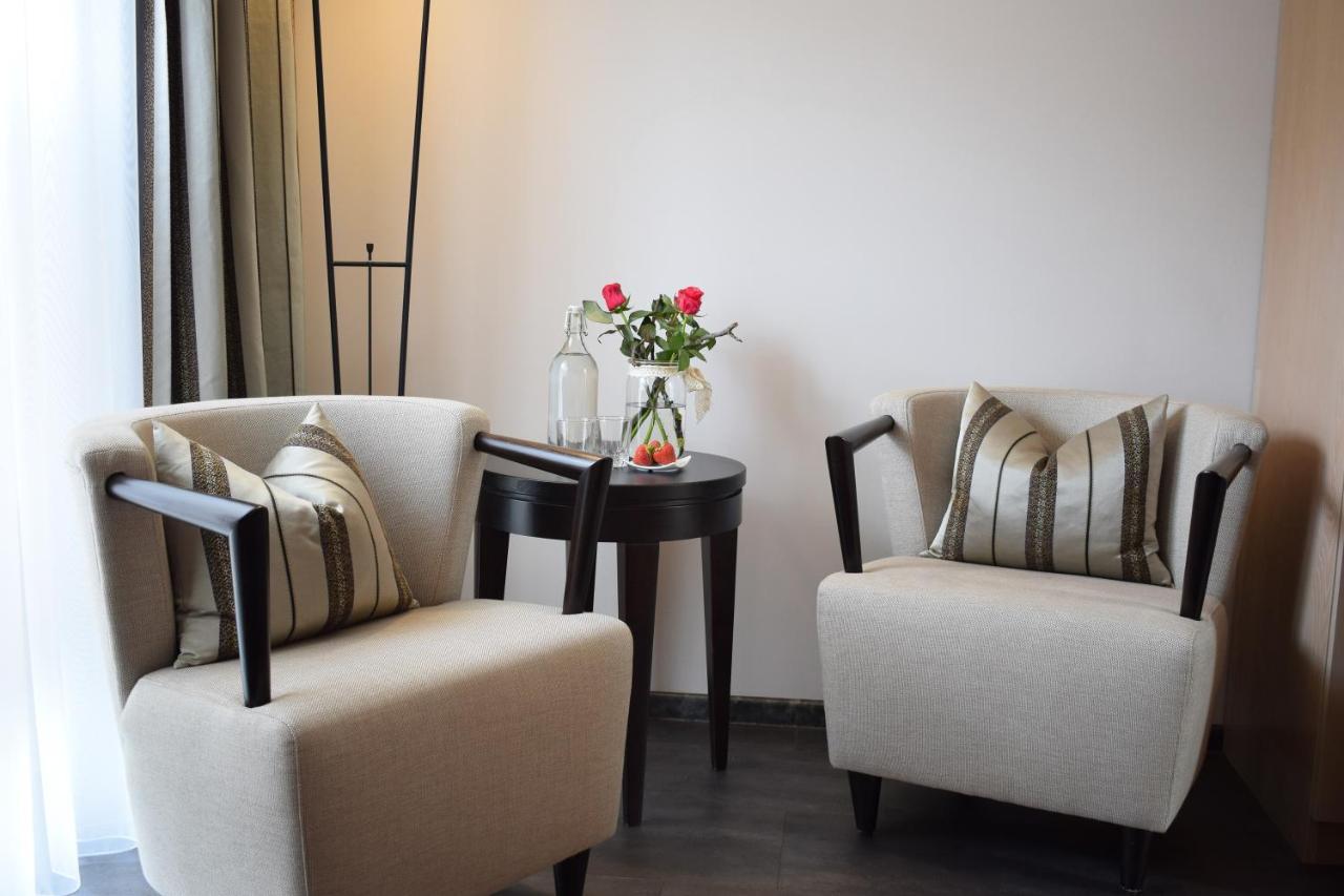 Castell & Restaurant Hotel 3*